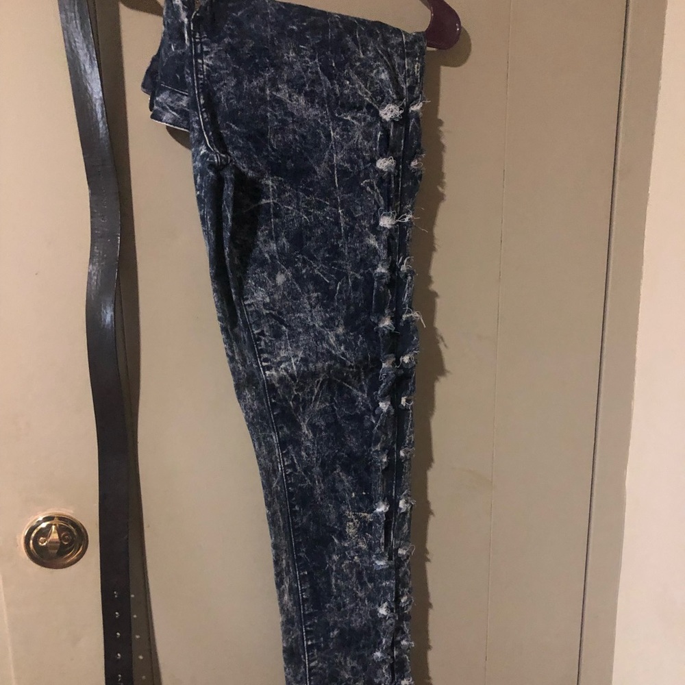 Side slit stretch jeans